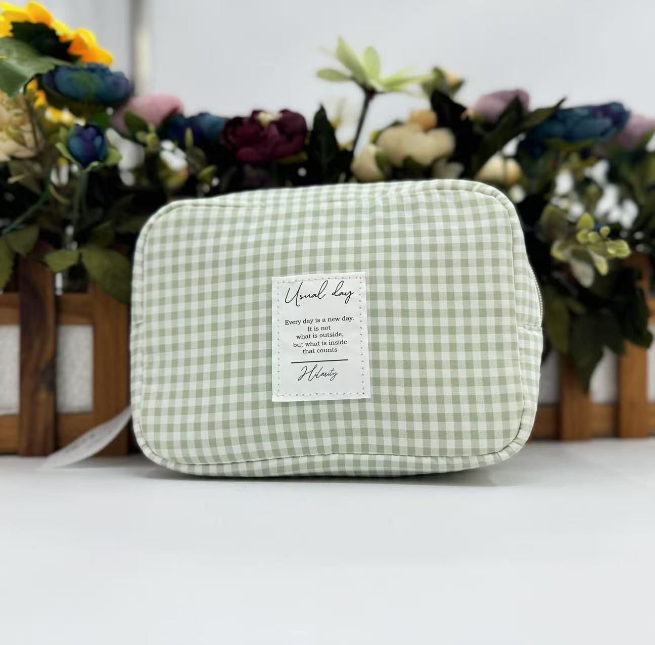 Check pattern square makeup pouch 